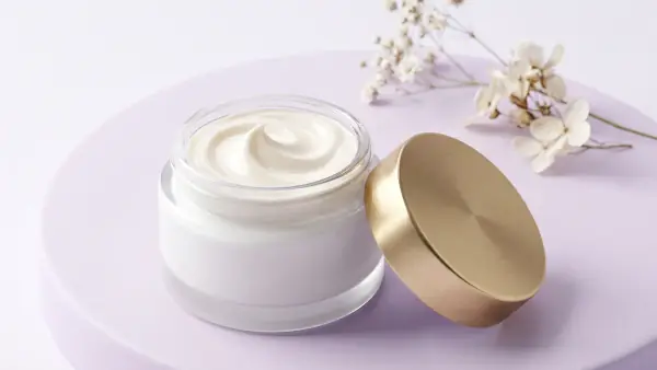 Packshot 3D d'un pot de crème cosmétique