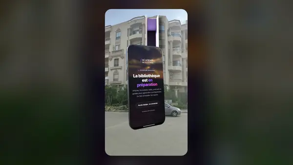 Téléphone en 3D intégré dans une façade pour une publicité Instagram